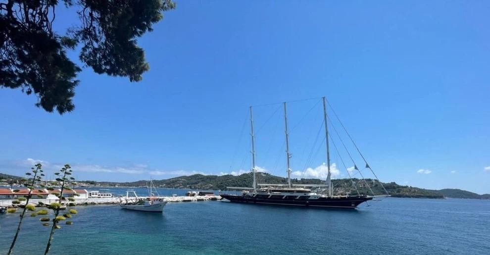 Ένα θρυλικό γιοτ έδεσε στη Σκιάθο