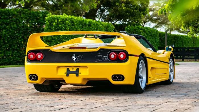 Η χρυσή Ferrari του Ralph Lauren: Μια σπάνια F50 βγαίνει στο «σφυρί» και αναμένεται να σπάσει ρεκόρ