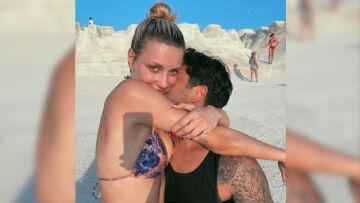 Χρήστος Μάστορας – Γαρυφαλλιά Καληφώνη: Πιασμένοι χέρι χέρι στην Μύκονο