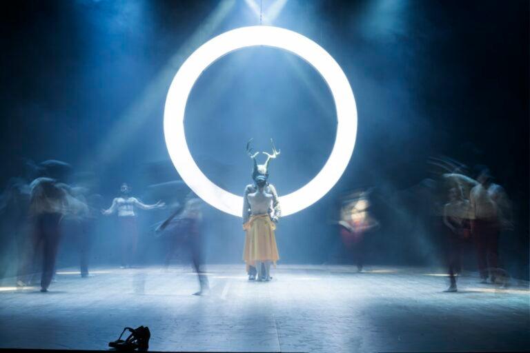 Το Εθνικό Θέατρο κάνει αυλαία με επιστροφές: «Φάουστ» και «Τρεις Αδελφές» ξανά στο κτήριο Τσίλλερ