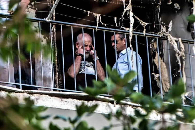 Πυρκαγιά στο διαμέρισμα του Πέτρου Φιλιππίδη: Οι έρευνες για εύφλεκτο υλικό