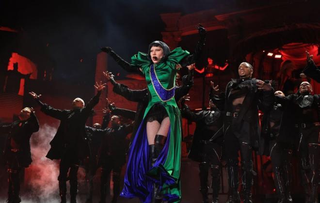 Η τούμπα της Lady Gaga πριν βγει στη σκηνή