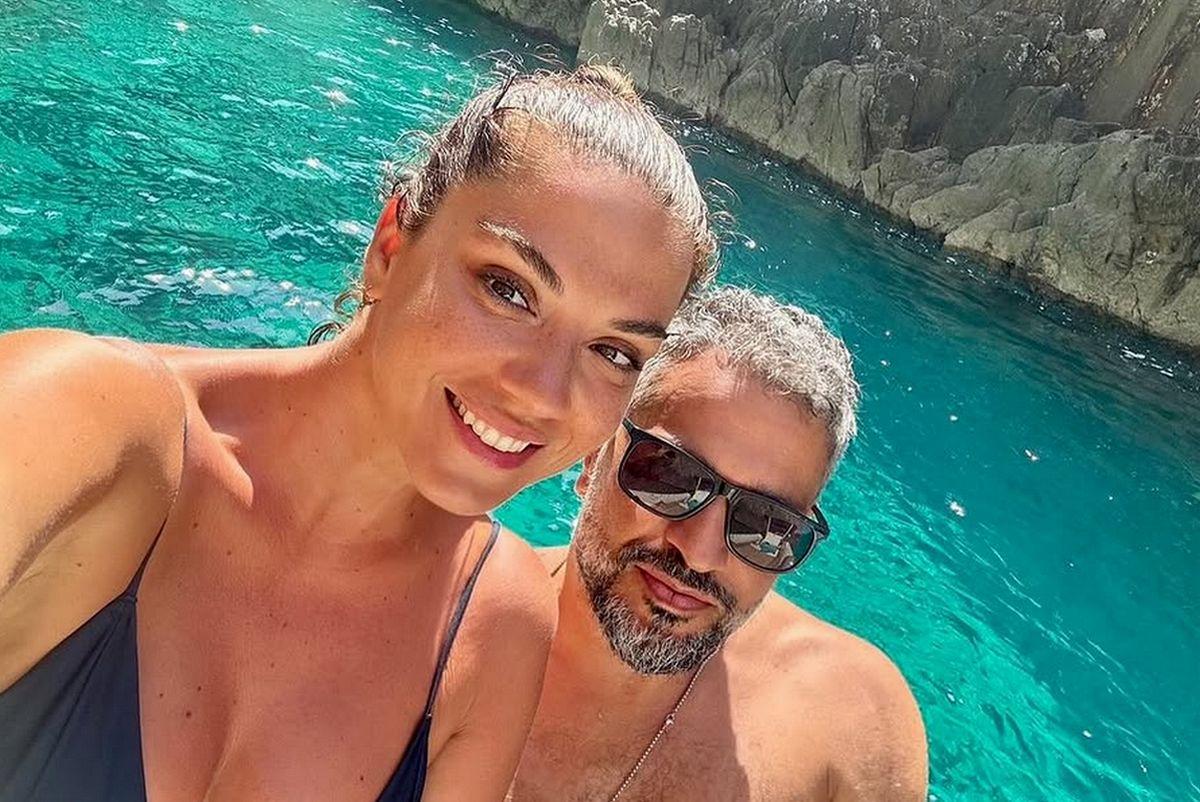 Λασκαράκη-Σουλτάτος: Ρομαντικές διακοπές στη Σαντορίνη