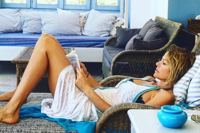 Καλοκαίρι στην Πάτμο: Η Τζένη Μπαλατσινού απολαμβάνει τη φύση και την οικογένειά της