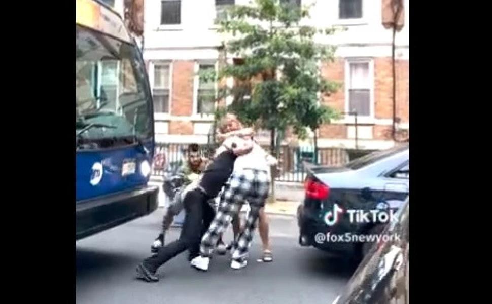 Άγριο ξύλο για το πάρκινγκ