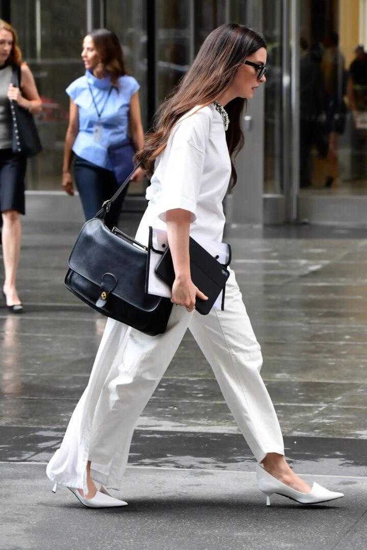 "Ο Διάβολος φοράει Prada": Η Αν Χάθαγουεϊ επιστρέφει με ένα look που ξεχωρίζει