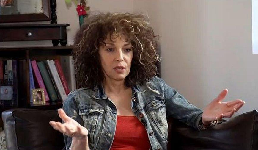 Δήμητρα Παπαδήμα: «Ο πατέρας μου σήκωσε την καραμπίνα να με χτυπήσει»