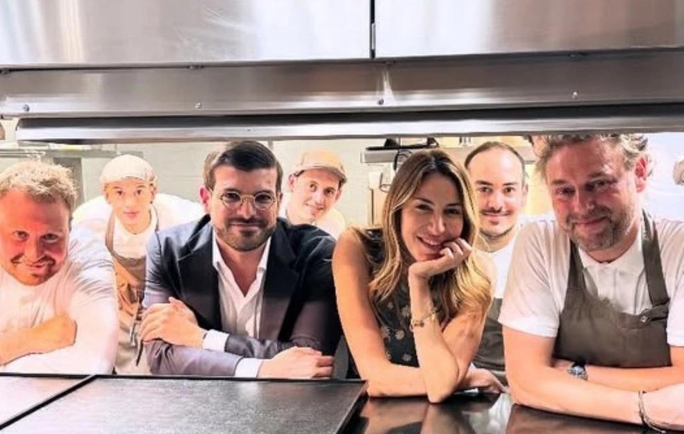 Φίλιππος Τσαγκρίδης και Κάθριν Εμπειρίκου: Η κοινή φωτογραφία από το ταξίδι τους στη Σίφνο