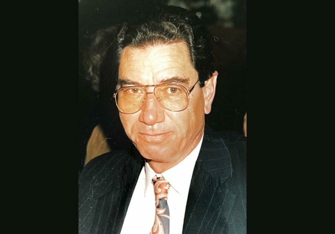 Μάνος