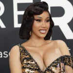 Cardi B: Έπεσε στο έδαφος, ενώ χόρευε με ρομπότ