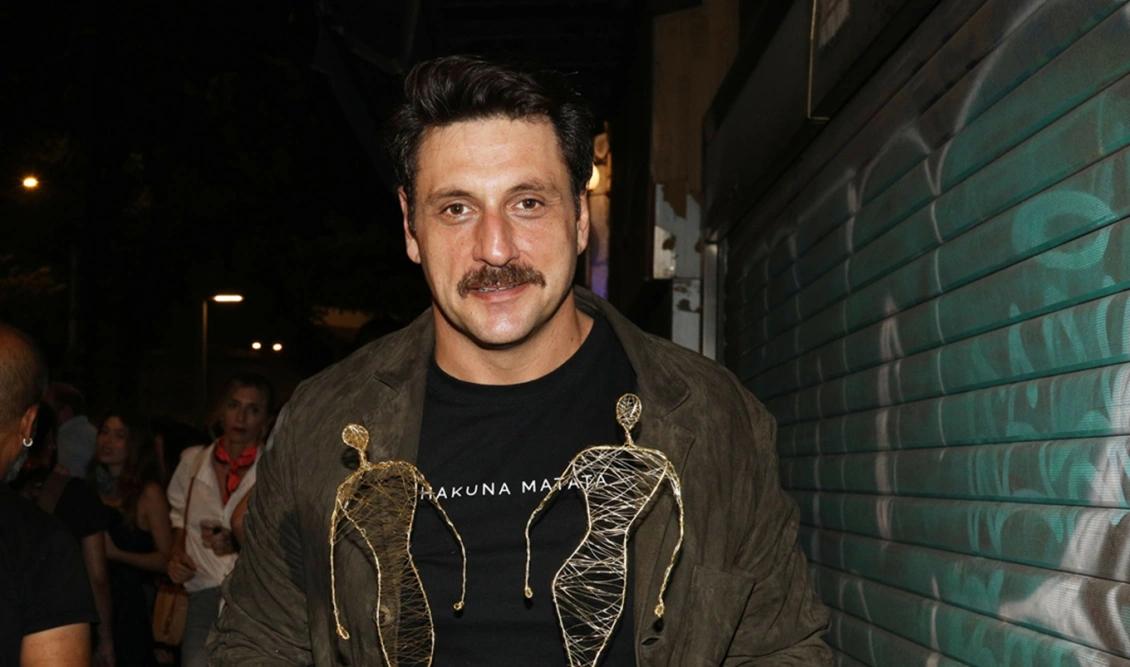 Γιώργος Χρυσοστόμου: «Με τραβούσαν βίντεο στις "Όρνιθες" να είμαι ημίγυμνος