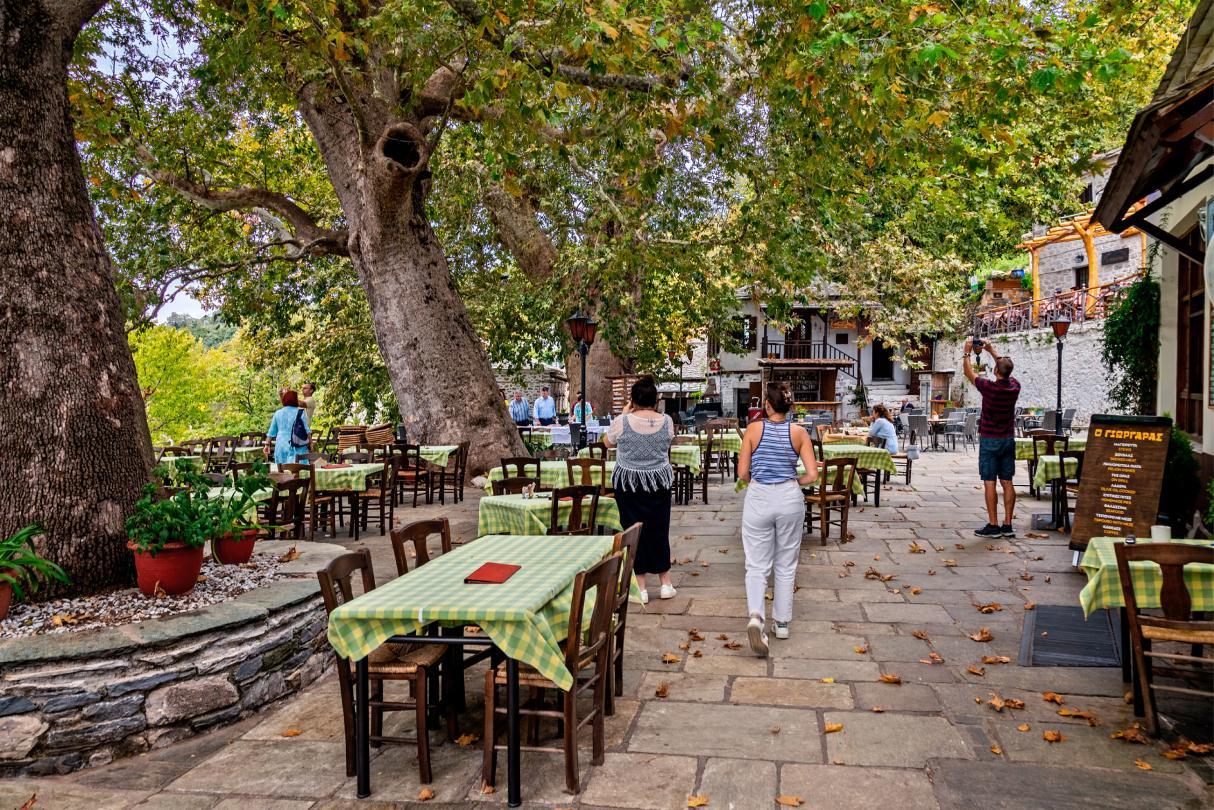 Βυζίτσα: Ανόθευτη ομορφιά με πέτρινα αρχοντικά