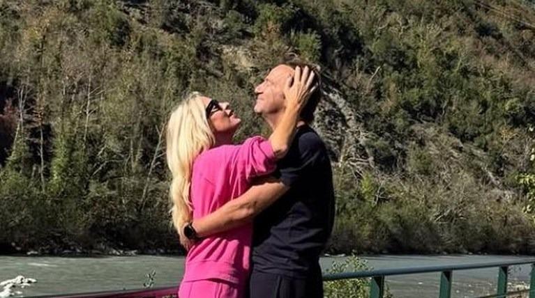 Ελένη Μενεγάκη – Μάκης Παντζόπουλος: Τα γενέθλια στα Τζουμέρκα