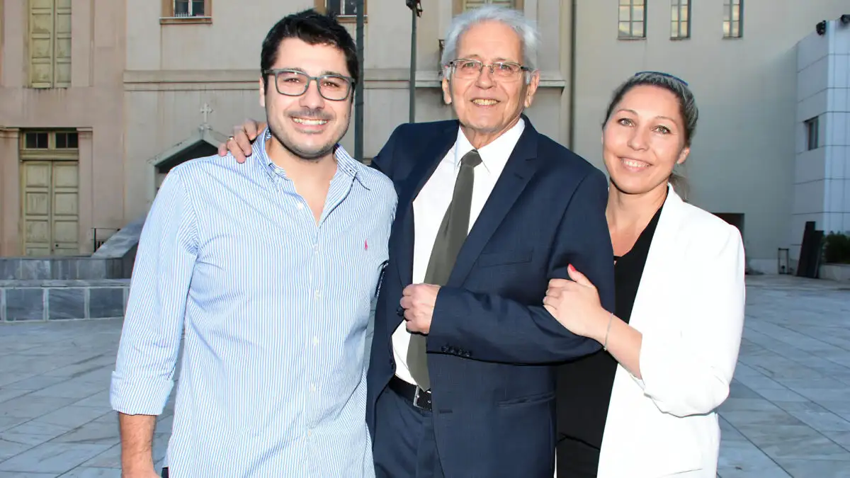 Λάμπρος Κωνσταντάρας: “Λάβαμε ένα μήνυμα στο κινητό του πατέρα μου που μας συγκλόνισε οικογενειακώς”