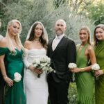 Ο ρομαντικός γάμος της Αλάνα Χαντίντ: Χωρίς παπούτσια, με vintage νυφικό