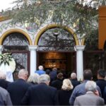 Συγκίνηση στο τελευταίο αντίο στον Γιώργο Νιάρχο