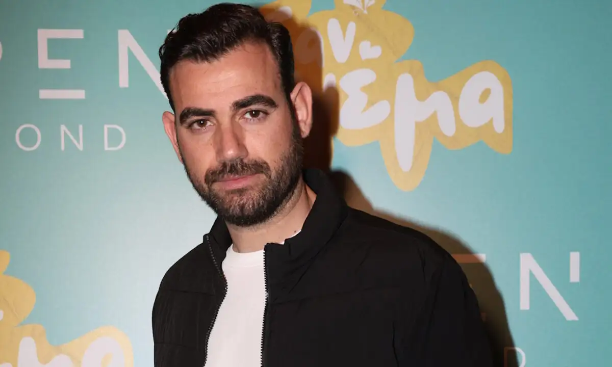 Ο Νίκος Πολυδερόπουλος θα γίνει μπαμπάς και τα… έχει χαμένα