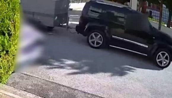 Λαμία: Έκλεψαν… πόνυ στη μέση του δρόμου