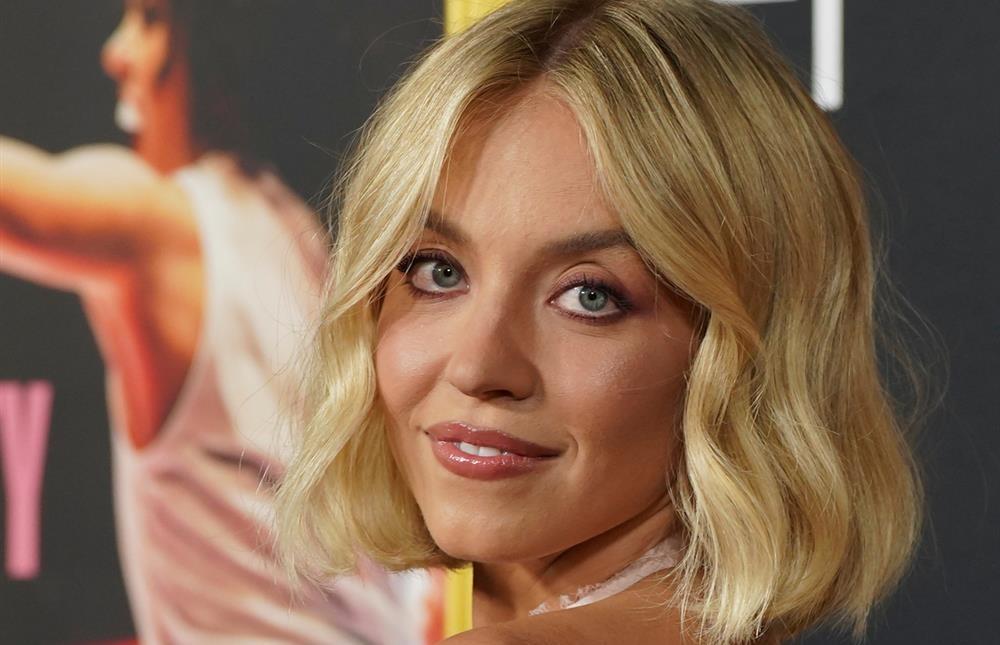 Η μεταμόρφωση της Σίντνεϊ Σουίνι: Από την «Cassie» στη θρυλική πυγμάχο «Christy»