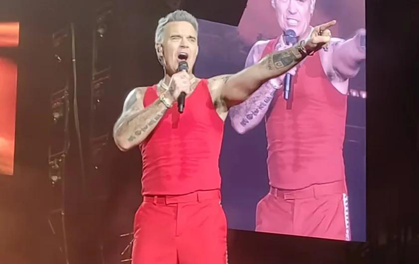 Ρόμπι Γουίλιαμς στο Καλλιμάρμαρο: Η στιγμή που τραγούδησε αποκλειστικά για την Ελλάδα το Me and my monkey