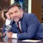 Γρηγόρης Αρναούτογλου: «Είμαι τόσο θρησκόληπτος, που δεν έκανα σεξ κάθε Τετάρτη και Παρασκευή»