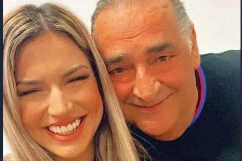 Έλενα Παναγιωτίδου για Βασίλη Καρρά: «Ενώ ήταν διασωληνωμένος, ήρθε να τραγουδήσει»