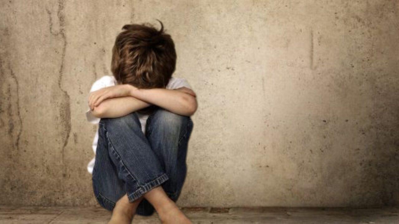 Φρίκη στην Αθήνα! 20χρονος ασελγούσε στα δύο ανίψια του, 2 και 4 ετών, μαζί με το σύντροφό του