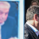 Τελευταίο αντίο στον Αλέκο Φλαμπουράρη – «Έσπασε» η φωνή του Αλέξη Τσίπρα στον επικήδειο που εκφώνησε