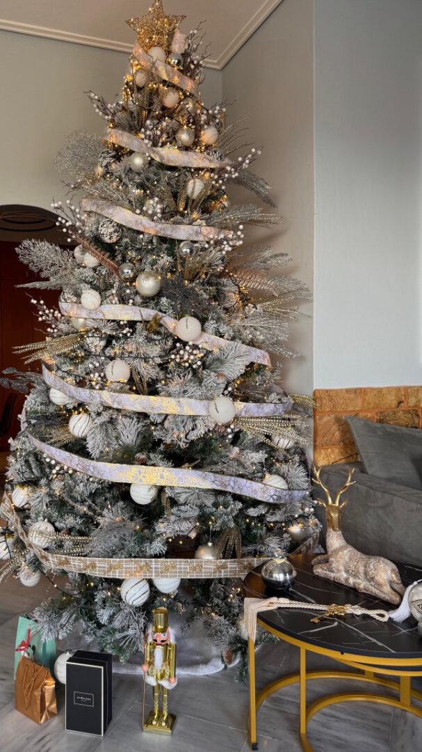 Ελίζαμπεθ Ελέτσι: Στόλισε το σπίτι της και κινείται σε γιορτινούς ρυθμούς