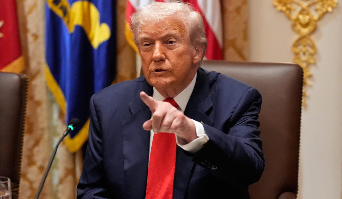 Τραμπ: “Ο εναέριος χώρος πάνω και γύρω από τη Βενεζουέλα θα είναι κλειστός”