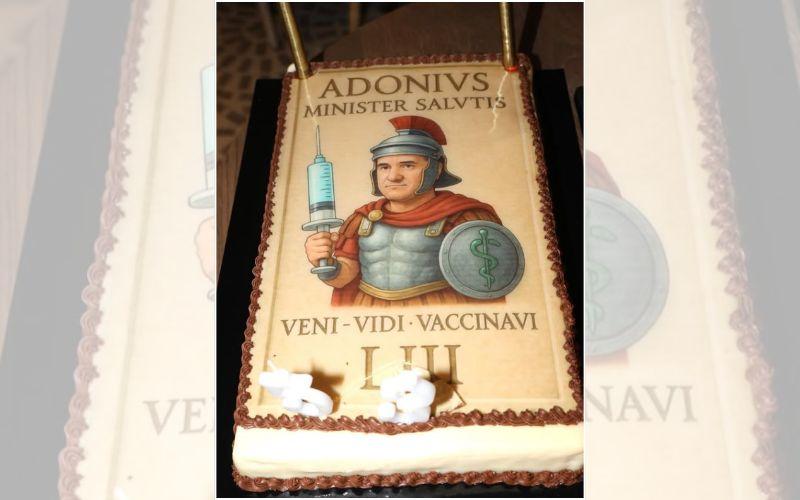 Άδωνις Γεωργιάδης: Χιουμοριστική τούρτα από την Μανωλίδου