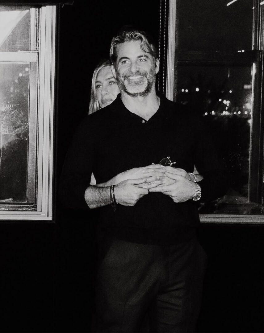 Η Τζένιφερ Άνιστον επιβεβαιώνει τον έρωτά της: Η πρώτη κοινή φωτογραφία με τον Τζιμ Κέρτις