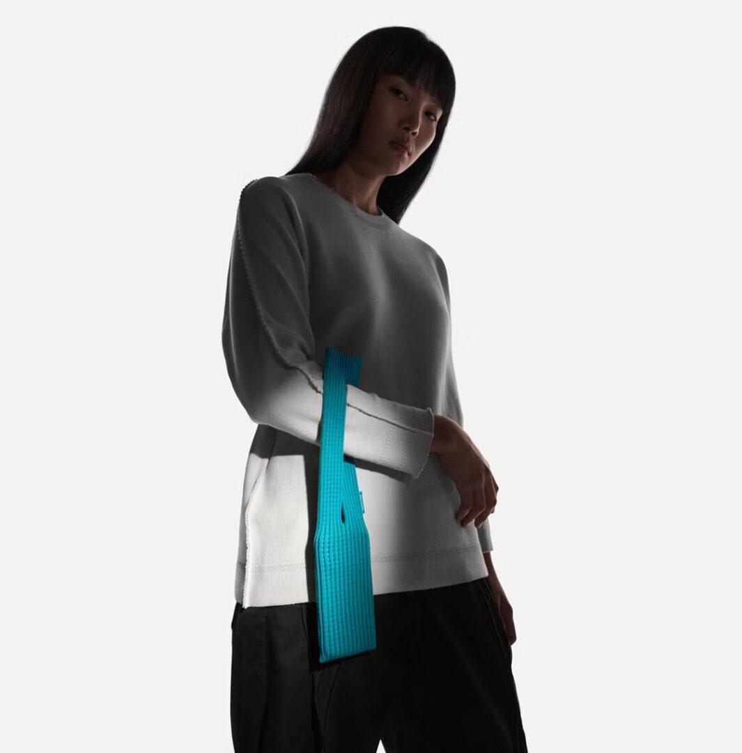 Η Apple «ξαναχτυπησε»: Η «κάλτσα» για το iPhone αξίας $230