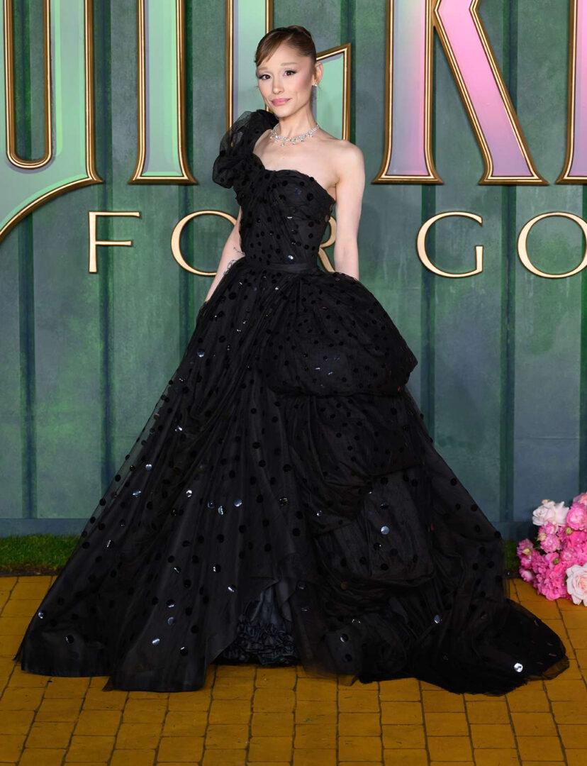 Αριάννα Γκράντε: Η σοκαριστική επιστροφή στο μελαχρινό