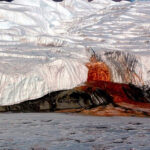 Blood Falls: Ο καταρράκτης που αιμορραγεί στην Ανταρκτική