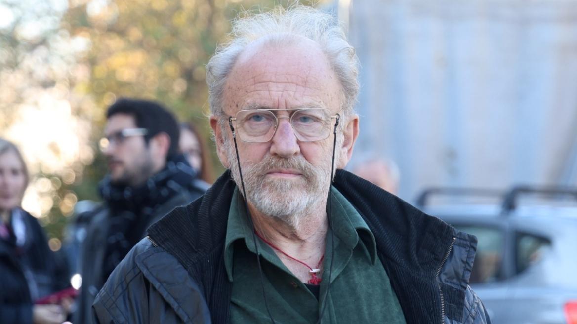 Ο Δημήτρης Πετρόπουλος «αποκαλύπτει» και πειράζει τον Κρατερό!