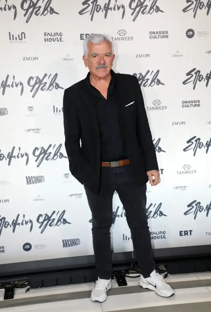 Ο Βασίλης Μπισμπίκης μίλησε στις τηλεοπτικές κάμερες και ρωτήθηκε για το τροχαίο ωστόσο αυτό δημιουργείσαι αμηχανία.