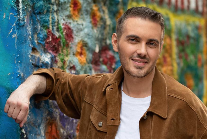 Μιχάλης Χατζηγιάννης: Αναβάλλει τις εμφανίσεις του για λόγους υγείας