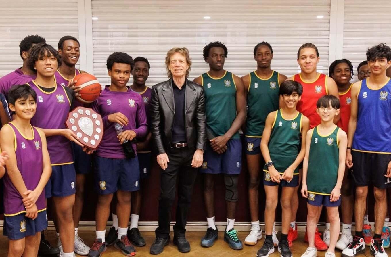 Mικ Τζάγκερ: Επισκέφτηκε το παλιό του σχολείο