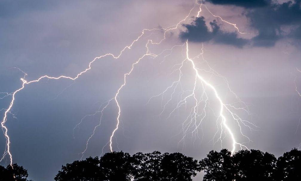 Καιρός: Επιμένουν τα έντονα φαινόμενα στη δυτική Ελλάδα