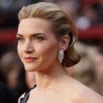 Κέιτ Γουίνσλετ: Η συνάντηση με τον Κάρολο και η διάφανη ολόσωμη φόρμα