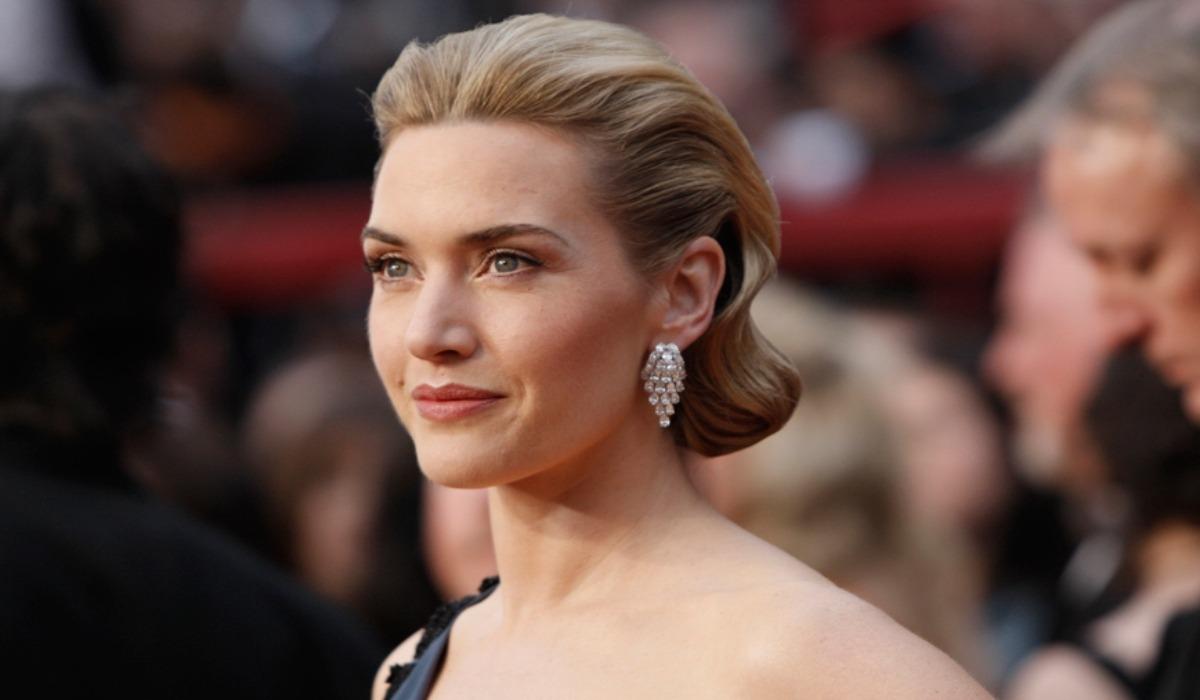 Κέιτ Γουίνσλετ: Η συνάντηση με τον Κάρολο και η διάφανη ολόσωμη φόρμα