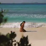 Κένταλ Τζένερ: Ξανά γυμνή στην παραλία