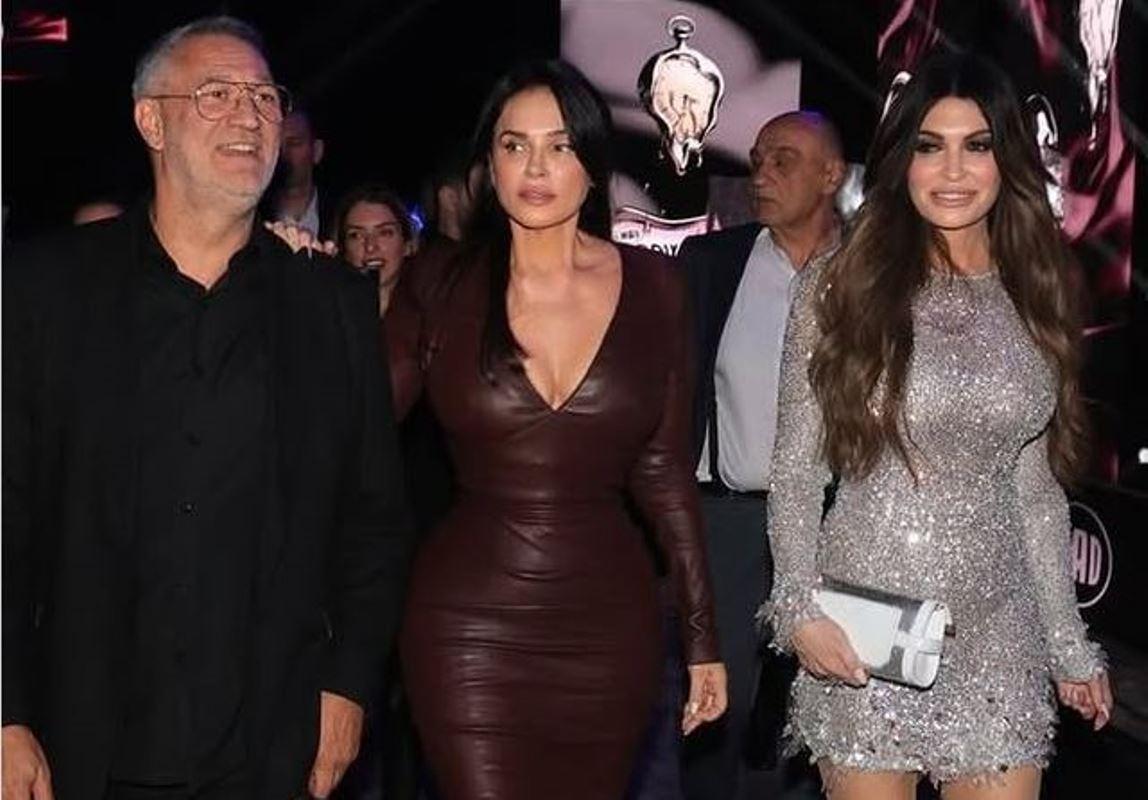 Κίμπερλι Γκιλφόιλ: Με ασημί σούπερ μίνι φόρεμα στα Madwalk