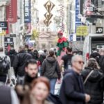 Ποιες Κυριακές είναι ανοιχτά τα μαγαζιά; – Το εορταστικό ωράριο του 2025