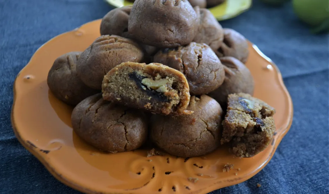 Πως θα κάνετε μελομακάρονα με δαμάσκηνα