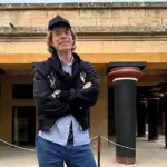 Ο Μικ Τζάγκερ ανακαλύπτει την Κνωσό