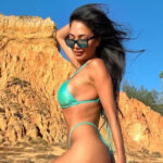 Νικόλ Σέρζινγκερ: Καυτές πόζες στην παραλία  