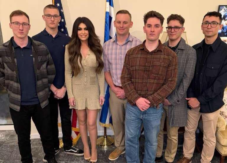 Κίμπερλι Γκιλφόιλ: Με τους Αμερικανούς Πεζοναύτες την Ημέρα των Ευχαριστιών