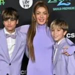 Σακίρα: Η λιλά εμφάνιση ασορτί με τους γιους της